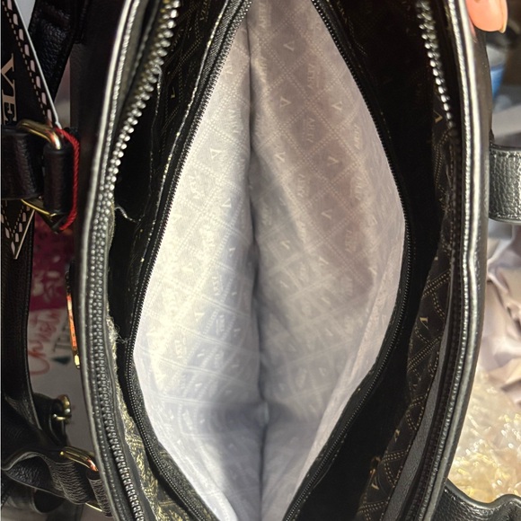Elegant Black Vera Wang Handbag - Picture 11 of 16